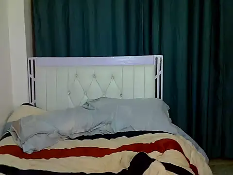 PetiteCocoo stripchat live cam model