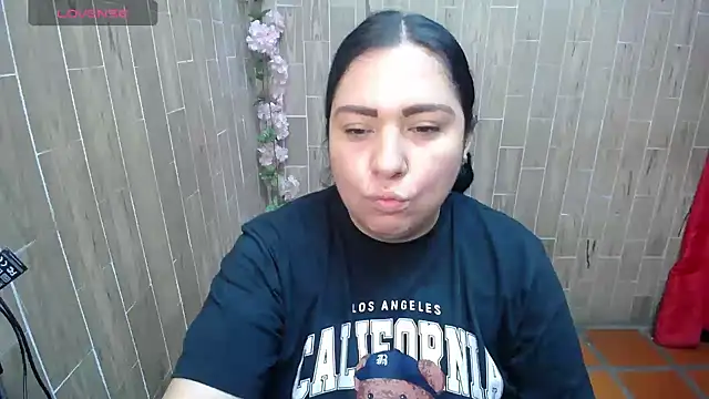 solyeria stripchat live cam model