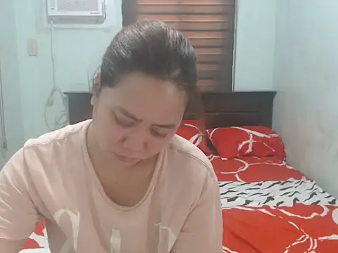 Hello_Kiffy69 stripchat live cam model