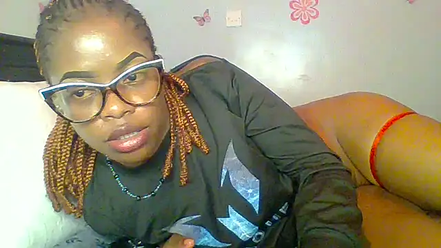 Petite_254 stripchat live cam model