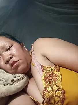 riso-00 stripchat live cam model