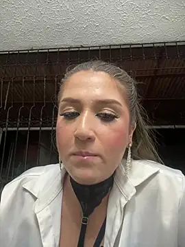IsabelleMilan stripchat live cam model