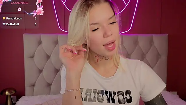 AmoreLune stripchat live cam model