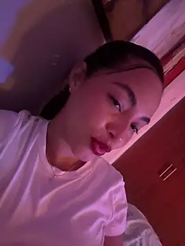 AkiraY10 stripchat live cam model