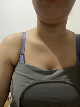 farah-36 stripchat live cam model