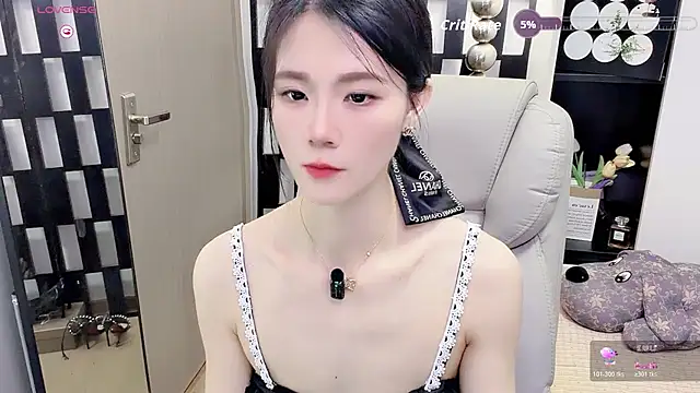 Yueyue-MM stripchat live cam model
