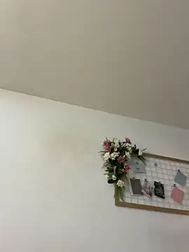 IvonneOwen stripchat live cam model