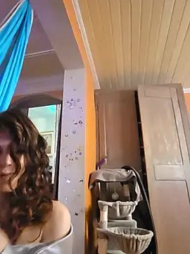 TNT_TinyNTroubble_69 stripchat live cam model