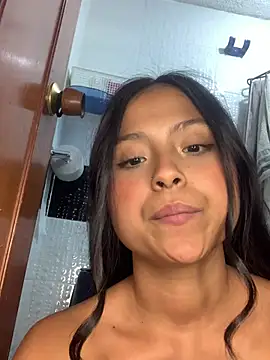 littlee_Lucy stripchat live cam model