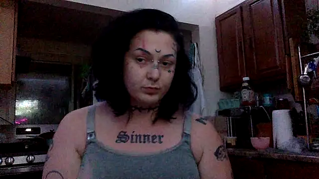 CurvyTrans2002 stripchat live cam model