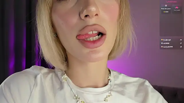 Ice_Strawberry stripchat live cam model