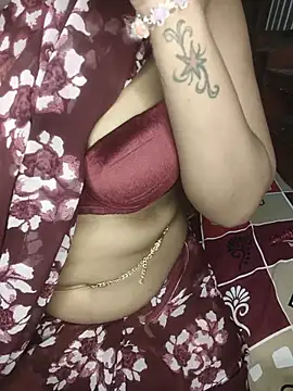 Piyu_xxx stripchat live cam model
