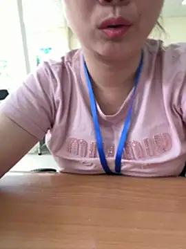 Rossy2000_ stripchat live cam model