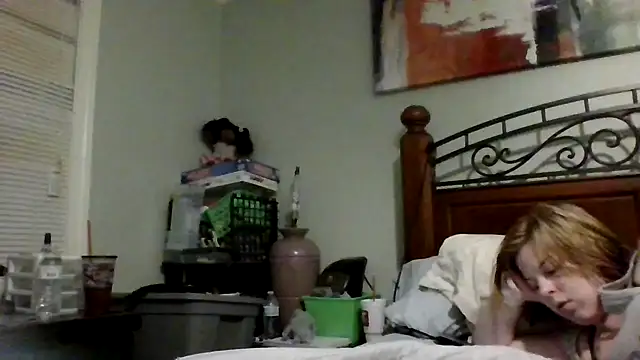 Kellychrismix stripchat live cam model