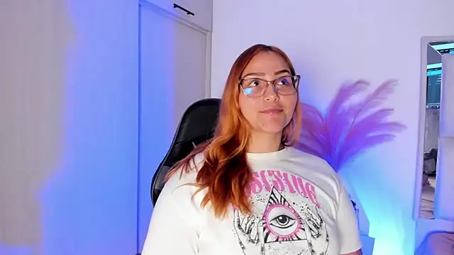 LeahxBarker stripchat live cam model