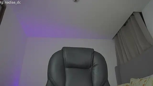 Nadiaa_ stripchat live cam model