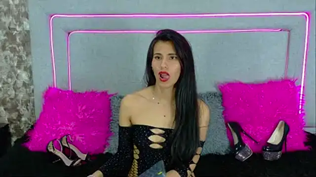 Annitarogers_ stripchat live cam model