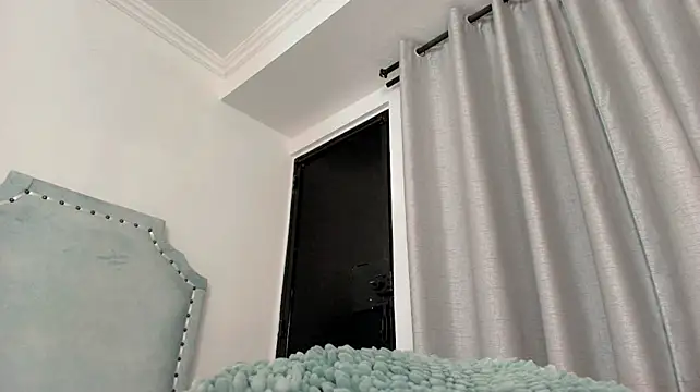 Paulina_Mirren stripchat live cam model
