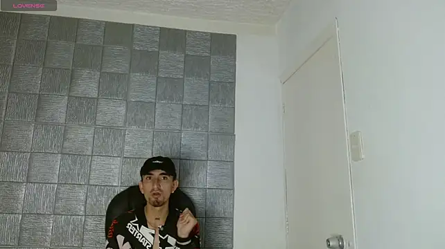 MykeCastle stripchat live cam model