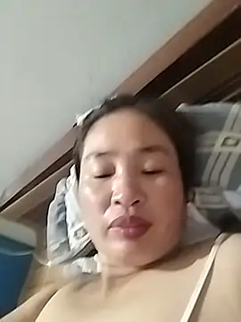 Wettt93 stripchat live cam model