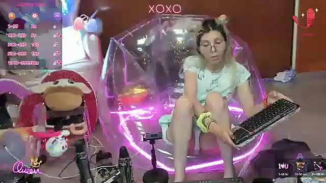 Skinygirl stripchat live cam model