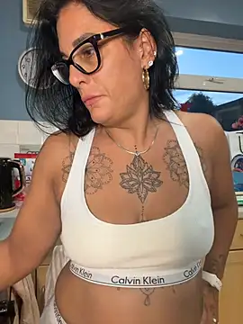 HouseOfIvy stripchat live cam model