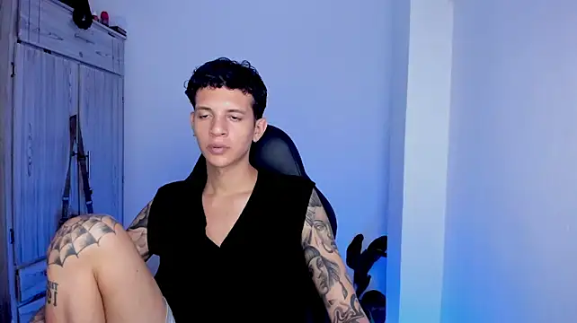 tylerrnova stripchat live cam model