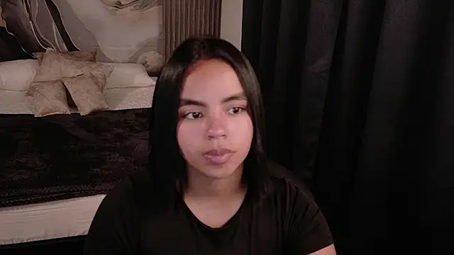 ChloeHerrera stripchat live cam model