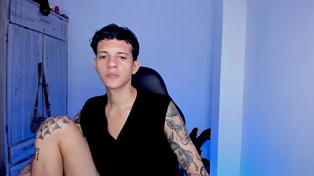 tylerrnova stripchat live cam model
