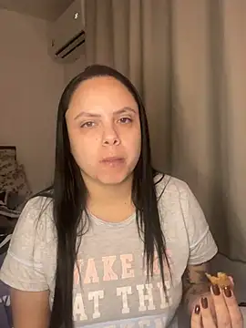 Nandaa02 stripchat live cam model