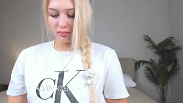 ChloeAlba stripchat live cam model