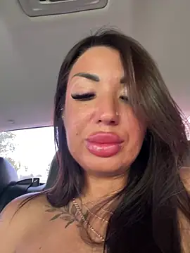 RuslanaXX stripchat live cam model