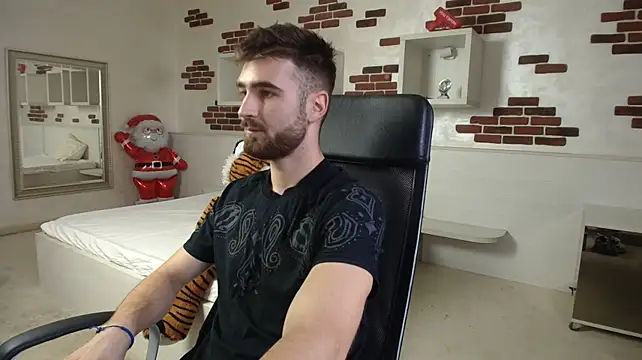 KyloEast stripchat live cam model