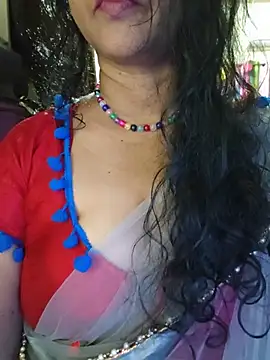SRUTHI-8 stripchat live cam model