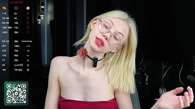 MaryAllston stripchat live cam model