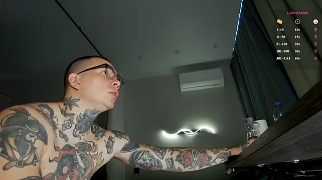 Tommy_cat stripchat live cam model