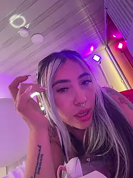ManuelaVeeleez stripchat live cam model