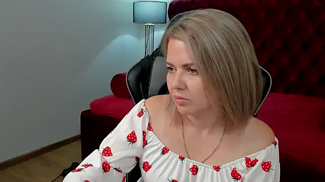 AdeleRavelle stripchat live cam model