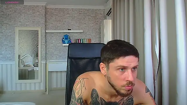 JonahShaw stripchat live cam model