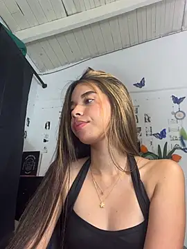 Milleradhara24 stripchat live cam model