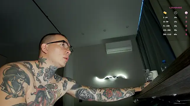 Tommy_cat stripchat live cam model
