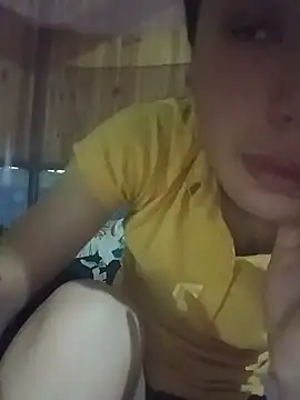 Hilary-123 stripchat live cam model
