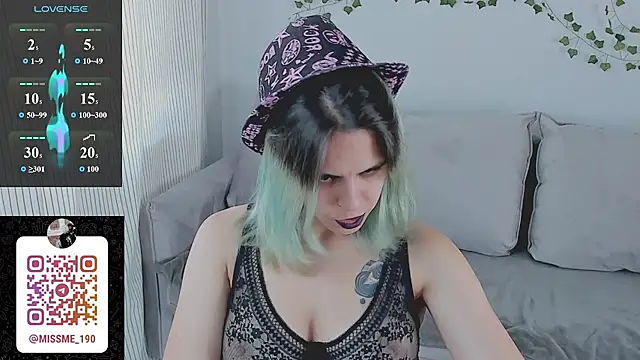 LiraBella stripchat live cam model