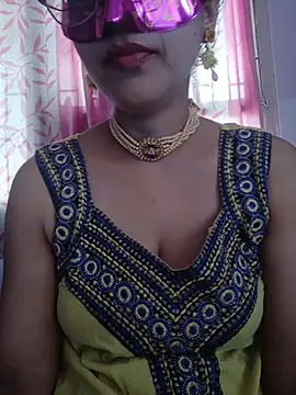 thanusi_2 stripchat live cam model