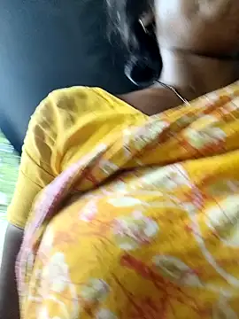 Hornybhabhi21 stripchat live cam model