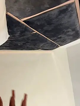 FoxySkye stripchat live cam model