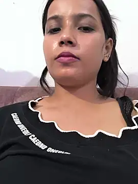 Submissivezoya stripchat live cam model
