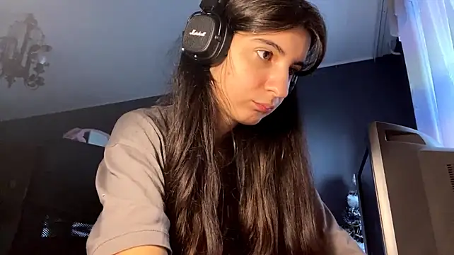 MindaHallmon stripchat live cam model