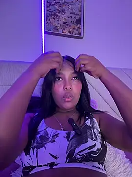 MIAROGERSSS stripchat live cam model