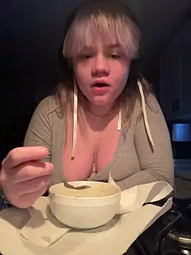 Cutiepiespanks stripchat live cam model